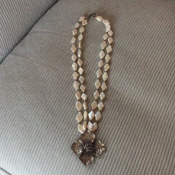 Jewelry - Pearl statement necklace